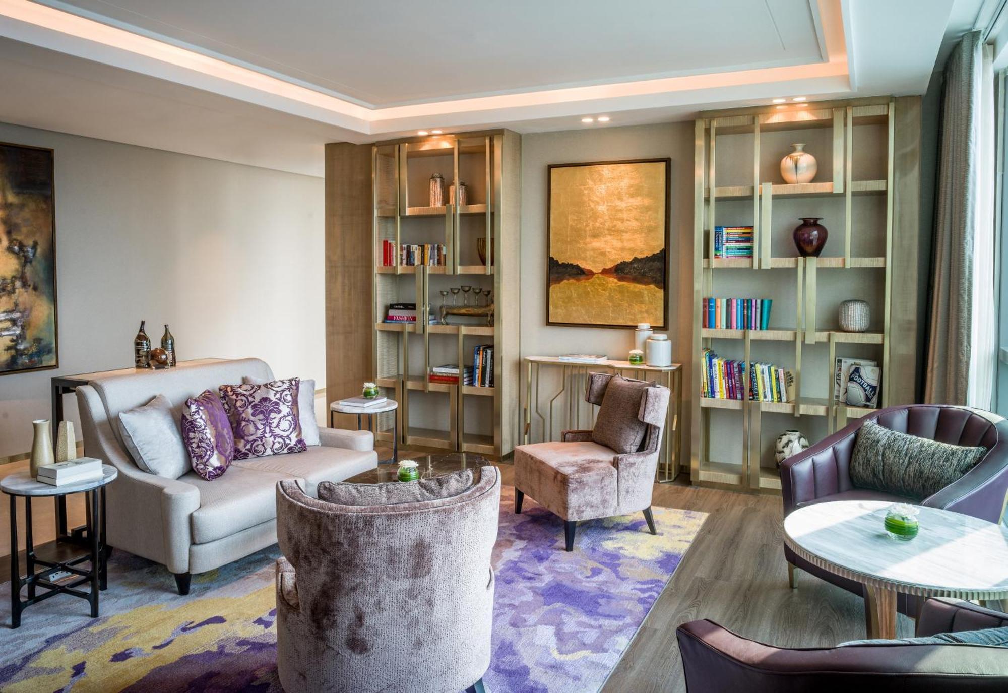 One-Bedroom King Suite Lounge Access