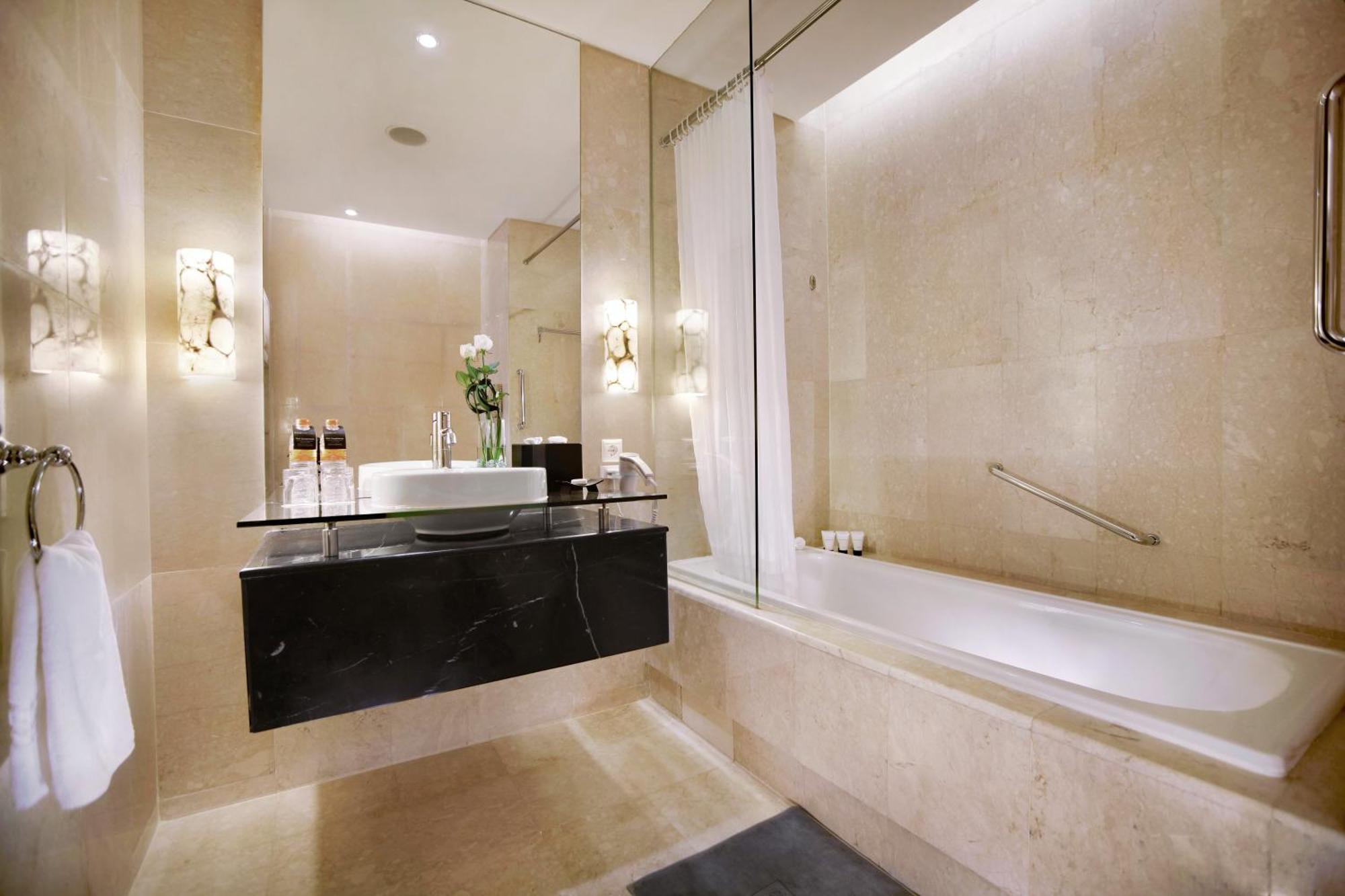 Executive Suite,1551775825:JPEG